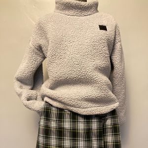 Ladies Under Armour Fleece  cropped Pullover, Size M, Silver